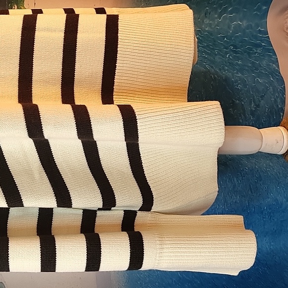 We Wore What Oversized Sweater S/M - Picture 4 of 9